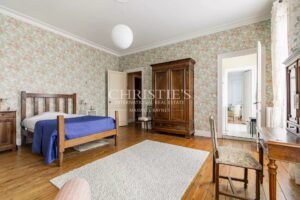 Magnificent mansion with breathtaking views over the Dordogne