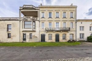 Magnificent mansion with breathtaking views over the Dordogne