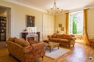 A vendre, magnifique château avec 4 gîtes et piscines près d'Eymet