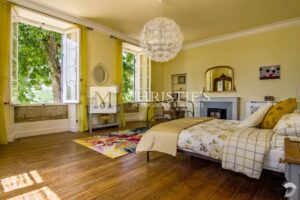 A vendre, magnifique château avec 4 gîtes et piscines près d'Eymet