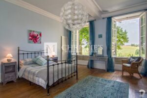 A vendre, magnifique château avec 4 gîtes et piscines près d'Eymet