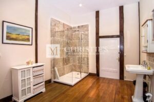 A vendre, magnifique château avec 4 gîtes et piscines près d'Eymet