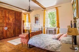 A vendre, magnifique château avec 4 gîtes et piscines près d'Eymet