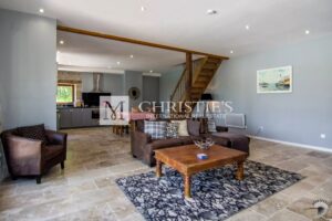 A vendre, magnifique château avec 4 gîtes et piscines près d'Eymet