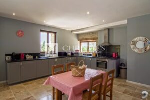 A vendre, magnifique château avec 4 gîtes et piscines près d'Eymet