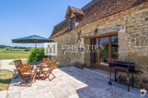 A vendre, magnifique château avec 4 gîtes et piscines près d'Eymet