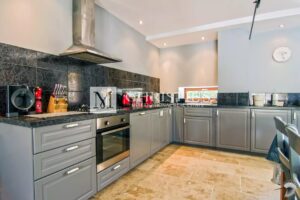 A vendre, magnifique château avec 4 gîtes et piscines près d'Eymet