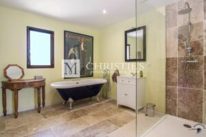 A vendre, magnifique château avec 4 gîtes et piscines près d'Eymet