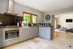 A vendre, magnifique château avec 4 gîtes et piscines près d'Eymet