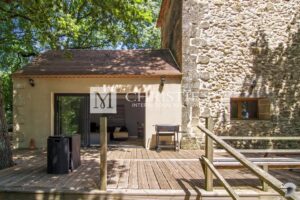 A vendre, magnifique château avec 4 gîtes et piscines près d'Eymet