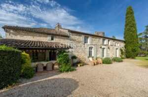 Dordogne-ouest, propriété pleine de charme à vendre