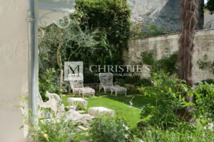 Exceptional property complex with garden in the heart of La Rochelle