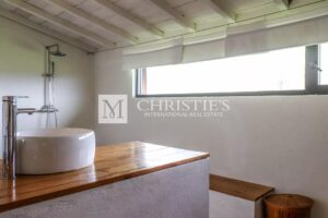Stylish LOFTBARN conversion with guest house & swimming pool set in idylic countryside, close to Gensac