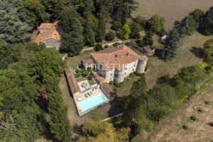 Deux-sévres – Magnificent castle for sale