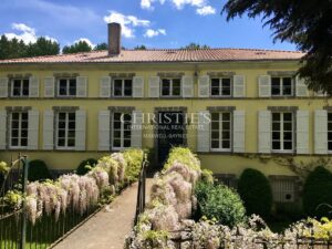 Deux-sévres – Magnificent castle for sale