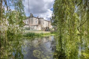 Deux-sévres – Magnificent castle for sale