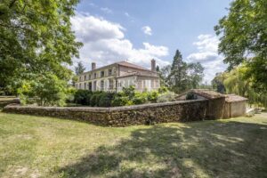 Deux-sévres – Magnificent castle for sale