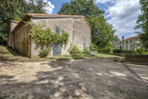 Deux-sévres – Magnificent castle for sale