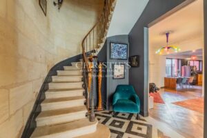 Elegant Family Residence with Garden and Covered Pool in the Prestigious Jardin Public Area of Bordeaux