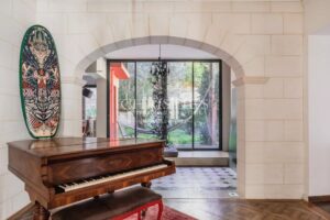 Elegant Family Residence with Garden and Covered Pool in the Prestigious Jardin Public Area of Bordeaux