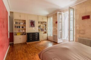 Elegant Family Residence with Garden and Covered Pool in the Prestigious Jardin Public Area of Bordeaux