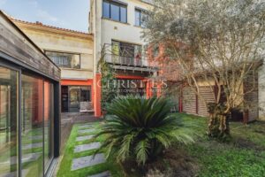 Elegant Family Residence with Garden and Covered Pool in the Prestigious Jardin Public Area of Bordeaux