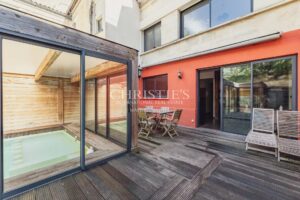 Elegant Family Residence with Garden and Covered Pool in the Prestigious Jardin Public Area of Bordeaux