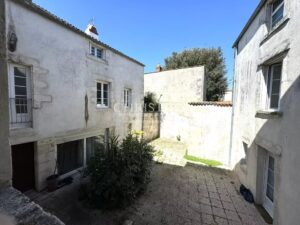 Immeuble de rapport de 7 appartements et cour privative, La Rochelle
