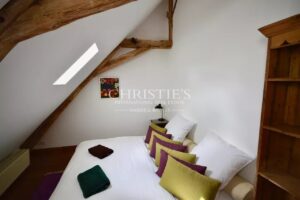 Domaine historique restauré + piscine et 10 hectares de terrain près de Bergerac