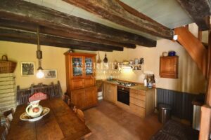 Domaine historique restauré + piscine et 10 hectares de terrain près de Bergerac