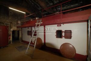 A vendre - propriété de 11 ha - Belle chartreuse à rafraichir