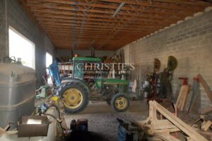 A vendre - propriété de 11 ha - Belle chartreuse à rafraichir