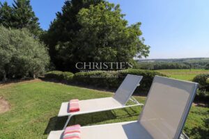 Superbe ferme avec un charmant cottage , une piscine accueillante, un court de tennis et 26 ha de terrain expansif