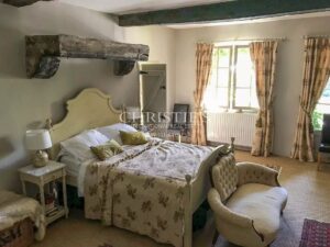 Superbe ferme avec un charmant cottage , une piscine accueillante, un court de tennis et 26 ha de terrain expansif