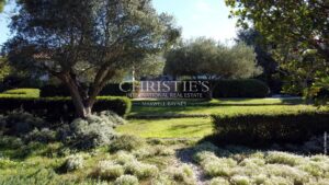 Propriété d’exception les pieds dans l’eau – Élégance et discrétion absolues