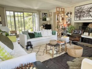 Propriété d’exception les pieds dans l’eau – Élégance et discrétion absolues