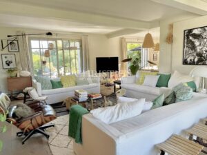 Propriété d’exception les pieds dans l’eau – Élégance et discrétion absolues