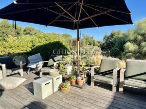 Propriété d’exception les pieds dans l’eau – Élégance et discrétion absolues