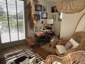 Propriété d’exception les pieds dans l’eau – Élégance et discrétion absolues