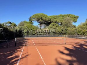 Propriété d’exception les pieds dans l’eau – Élégance et discrétion absolues