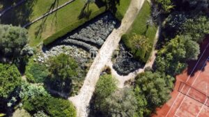 Propriété d’exception les pieds dans l’eau – Élégance et discrétion absolues