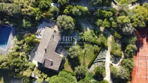 Propriété d’exception les pieds dans l’eau – Élégance et discrétion absolues