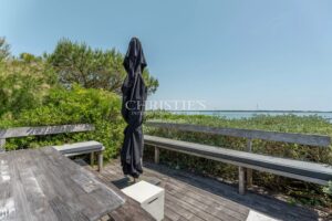Propriété d’exception les pieds dans l’eau – Élégance et discrétion absolues