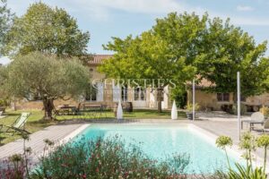 Attractive 3.21 ha vineyard near Bordeaux - Turnkey!