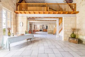 Attractive 3.21 ha vineyard near Bordeaux - Turnkey!
