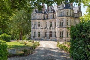 Vente d'un exceptionnel château du 19ème siècle à proximité de Cognac