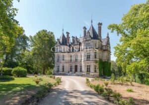 Vente d'un exceptionnel château du 19ème siècle à proximité de Cognac