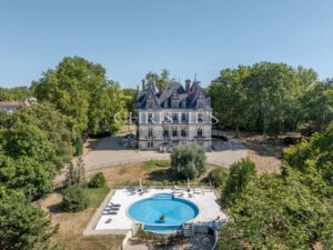Vente d'un exceptionnel château du 19ème siècle à proximité de Cognac