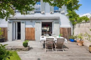 Maison familiale avec extérieur et double garage – Quartier Saint-Augustin