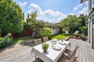 Maison familiale avec extérieur et double garage – Quartier Saint-Augustin
